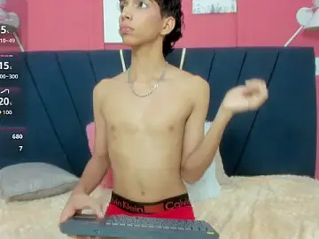 Stripchat Live Sex Cam of ero_boy41