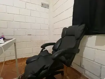 Stripchat Live Sex of Max_TheHorseDick