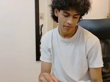 Stripchat Nude Webcam of Zayn_Fox32