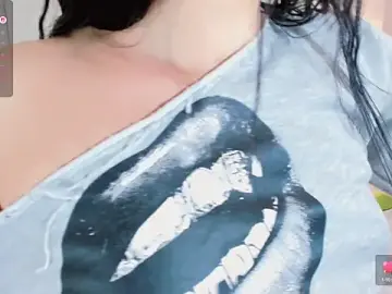 Stripchat Free Porn Cam of andrea_alvarz