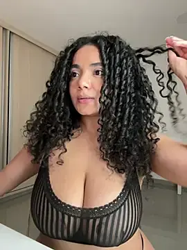 Stripchat Adult Webcam of Curlyierr