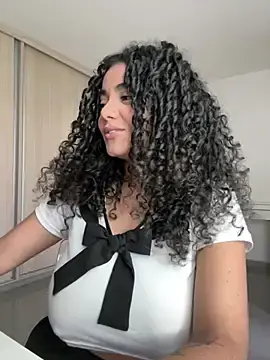 Stripchat Sex Cam of Curlyierr