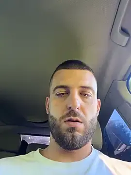 Stripchat Live Sex Cam of Pablo_Hornyguy95