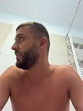 Stripchat Sex Cam of Pablo_Hornyguy95