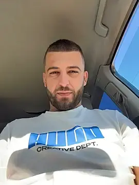 Stripchat Sex Cam of Pablo_Hornyguy95
