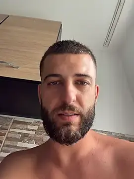 Stripchat Sex Cam of Pablo_Hornyguy95