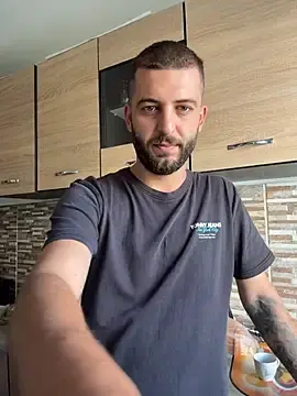 Stripchat Live Sex Cam of Pablo_Hornyguy95