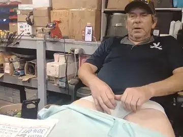 Stripchat Live Sex of llovetoshowoff