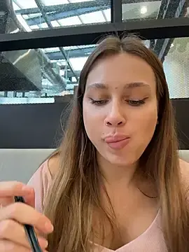 Stripchat Live Sex of Jucie_Boom