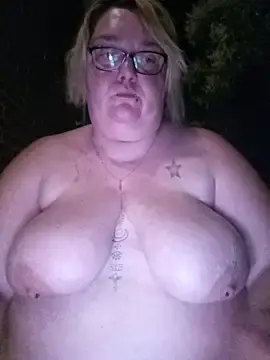 Stripchat Live Sex Cam of diosacurvy1984