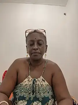 Stripchat Free Porn Cam of mamakarma1403