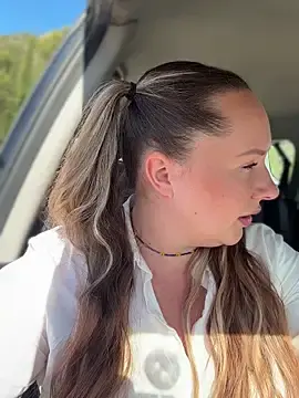 Stripchat Sex Cam of Mona_Plus