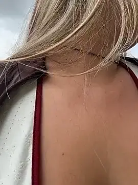 Stripchat Free Live Porn of Mona_Plus