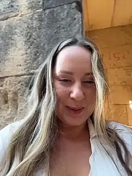 Stripchat Live Sex Cam of Mona_Plus