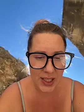 Stripchat Live Sex Cam of Mona_Plus