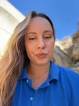 Stripchat Live Sex Cam of Mona_Plus