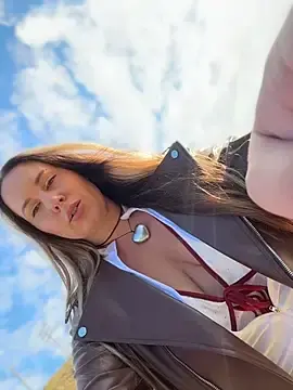 Stripchat Watch Live Sex Cams of Mona_Plus