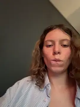 Stripchat Sex Cam of RinaMood