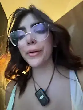 Stripchat Free Live Porn of MartinaSooler