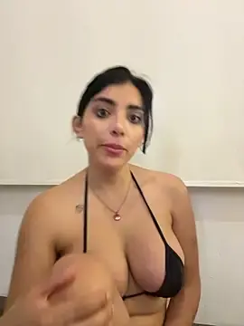 Stripchat Live Porn of MartinaSooler