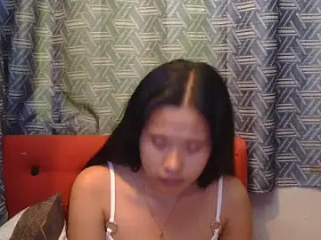 Stripchat Live Sex Cam of petiteasian_pinaygirl