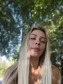 Stripchat Adult Webcam of KikiWatson