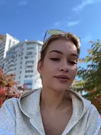 Stripchat Sex Cam of KikiWatson