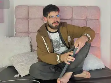 Stripchat Watch Live Sex Cams of DomBoy_