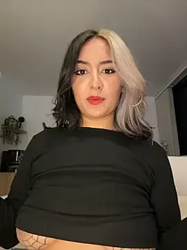 Stripchat Nude Webcam of Rae_Lil_White