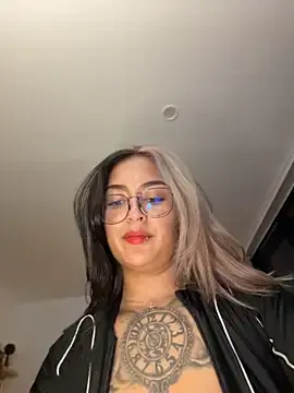 Stripchat Sex Chat of Rae_Lil_White