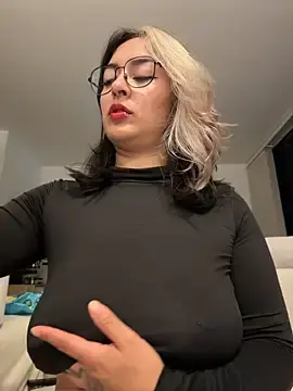 Stripchat Nude Webcam of Rae_Lil_White