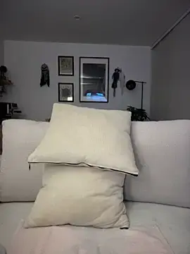 Stripchat Nude Webcam of Rae_Lil_White