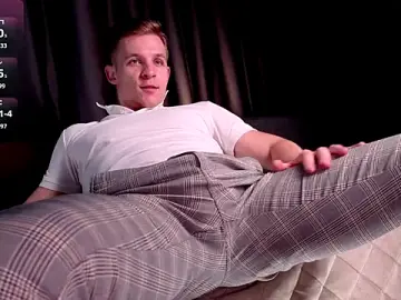Stripchat Live Sex Cam of S3Xyes
