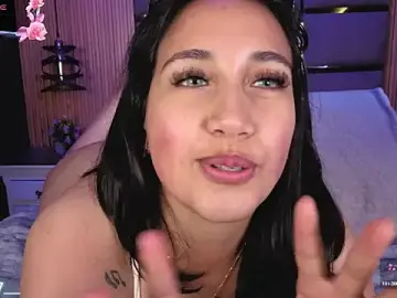 Stripchat Free Porn Cam of Lauroberts7