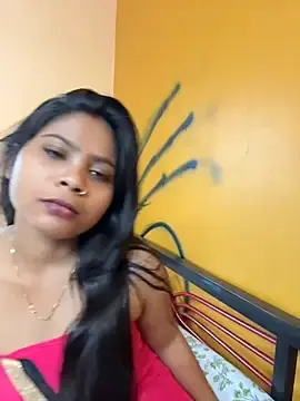 Stripchat Live Sex Cam of RedQQueen