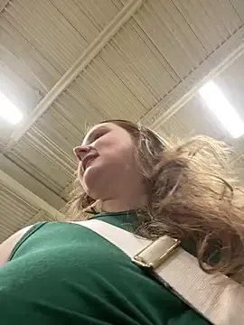 Stripchat Free Porn Cam of GingerSnap33