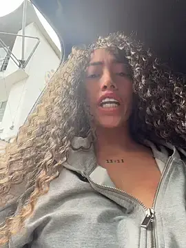 Stripchat Live Sex Cam of roxyrougee