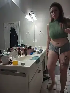 Stripchat Live Sex Cam of HollyTattoo