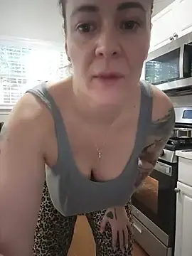 Stripchat Free Porn Cam of HollyTattoo