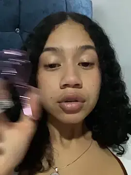 Stripchat Live Sex Cam of jadee8