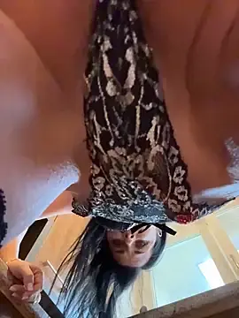 Stripchat Best live sex cam show of Hotmomcheckk_
