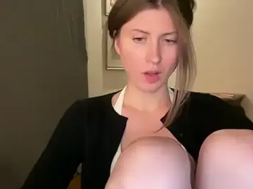 Stripchat Watch Live Sex Cams of YUMIandbigWOLF