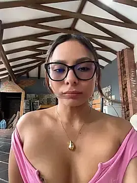 Stripchat Nude Webcam of amira_cute2