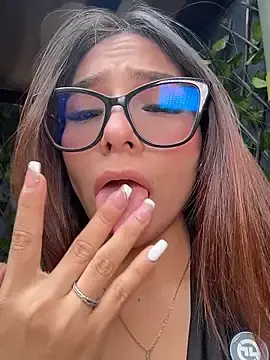 Stripchat Live Porn of amira_cute2