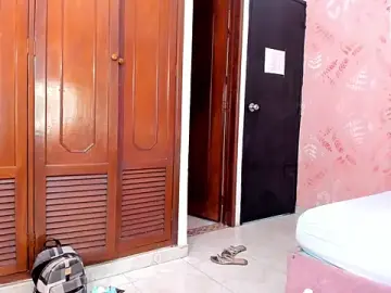 Stripchat Live Sex Cam of Dulce_violetta_