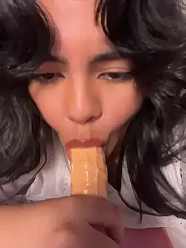 Stripchat Free Porn Cam of JulianaCastillo