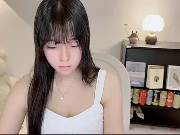 Stripchat Free Porn Cam of Onechestnut