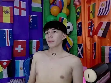 Stripchat Adult Webcam of marco_777_