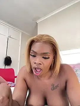 Stripchat Live Sex of LuciousLips96