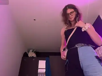 Stripchat Live Sex of AlicePinkhead